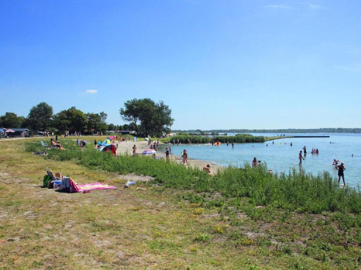 Chalet Op Camping Lauwersoog Met 3 Slaapkamers En Vaatwasser - Joycasa Bagian luar foto