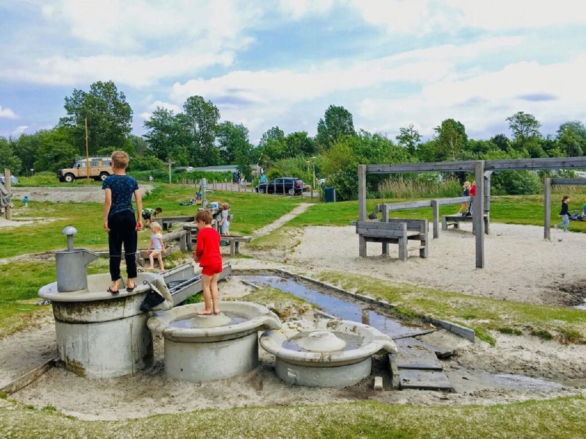 Chalet Op Camping Lauwersoog Met 3 Slaapkamers En Vaatwasser - Joycasa Bagian luar foto